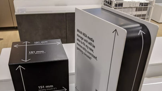 Las nuevas consolas son tan grandes que Ikea muestra réplicas en sus tiendas para comprobar que caben en sus muebles